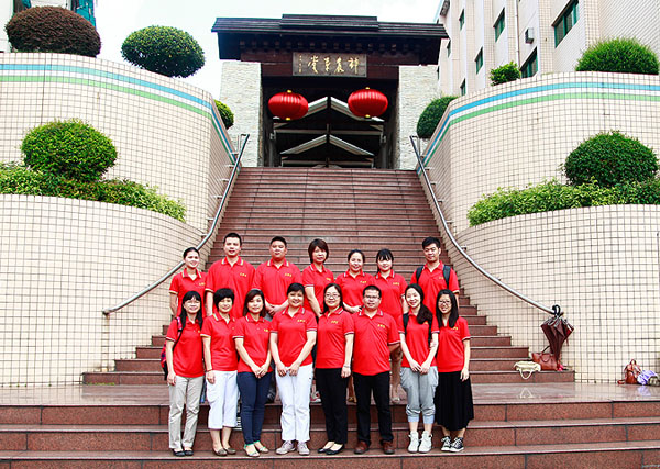 王老吉大健康工会培训——在神农草堂前合照