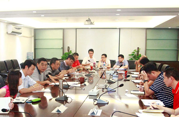 党员群众会上积极发言