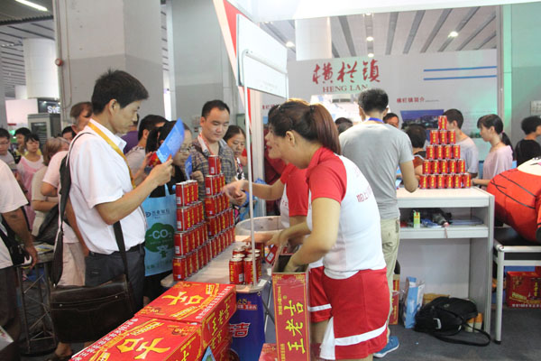 王老吉凉茶作为高端休闲旅游重点推荐产品，荣誉参展了该次旅博会，吸引了众多展会来宾，受到广大消费者的追捧