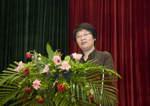 集团副总经理、总工程师刘菊妍做集团科技发展情况的介绍
