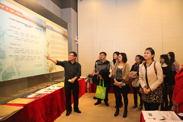 王老吉大健康通讯员参观广州地区内部资料出版物展示会