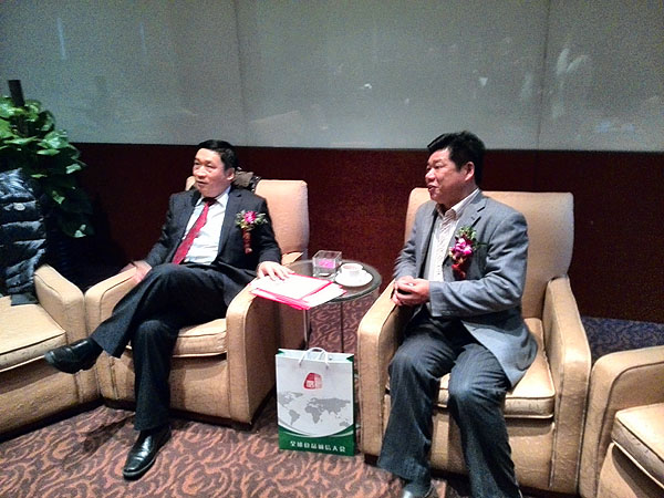 商务部市场秩序司司长温再兴勉励王老吉继续诚信经营做大做强，争当中国的“可口可乐”